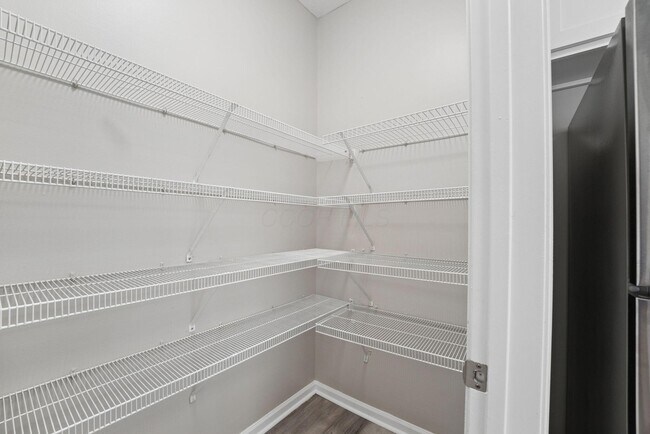 Building Photo - 7621 Lorimar Dr