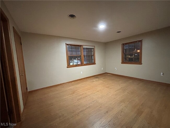 Building Photo - 1048 E State St