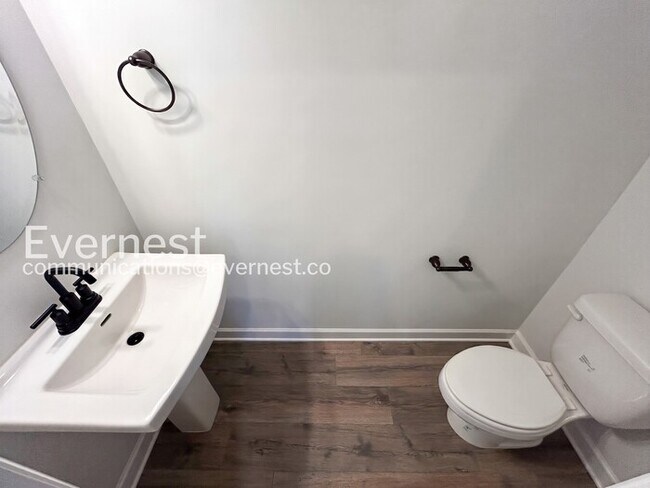 Building Photo - Modern Living Awaits in Antioch with Garage/ 3 beds & 2.5 baths / Available now!