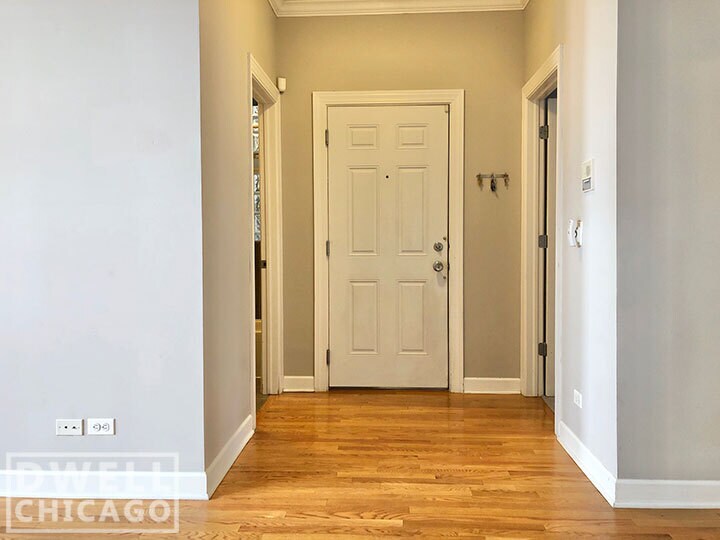 Building Photo - 521 W Belmont Ave