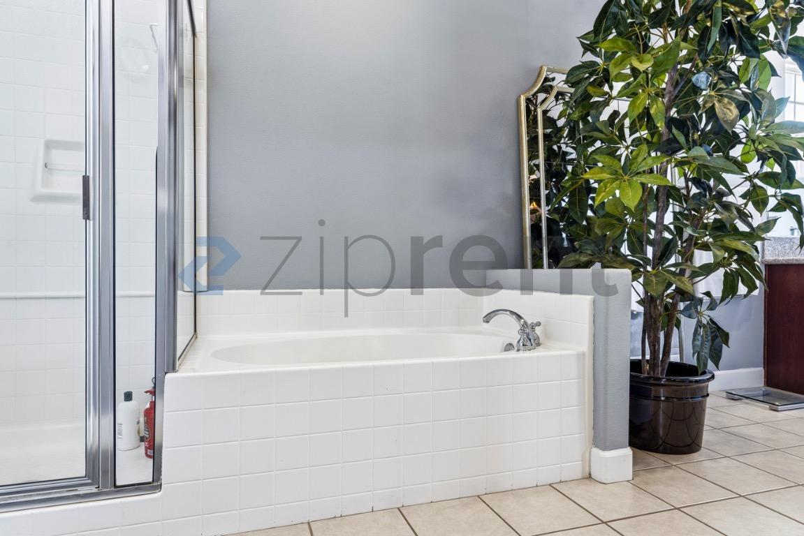 Building Photo - 47298 Twin Pines Rd