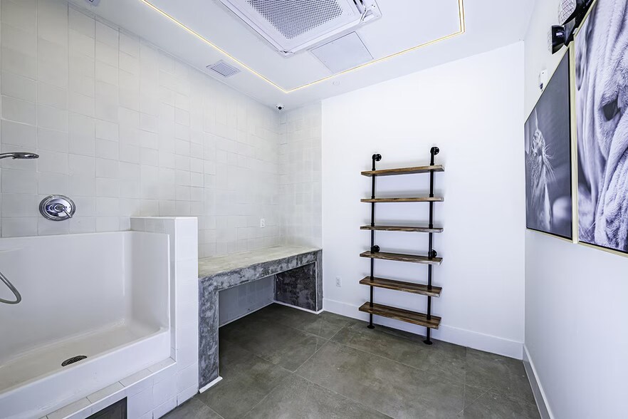 Building Photo - 375 N Biscayne River Dr