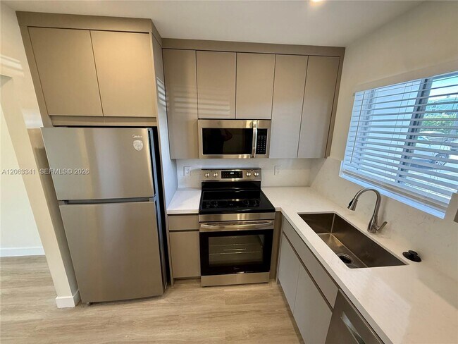 Building Photo - 400 Waterway Dr S