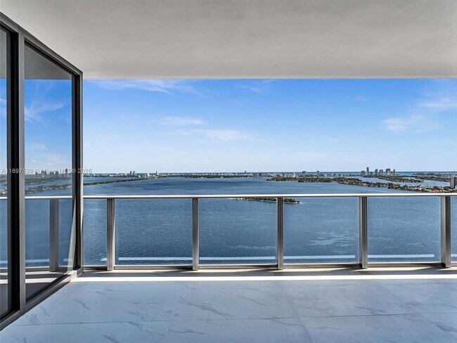 Building Photo - 700 NE 24th St