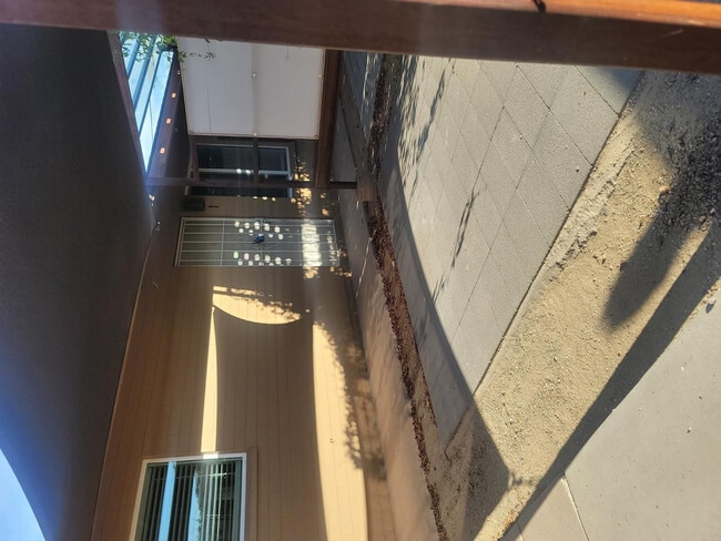 Building Photo - 4819 E Cambridge Ave