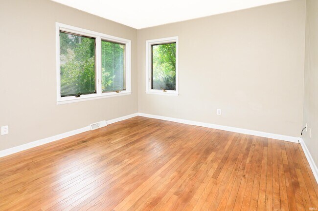 Building Photo - 117 N Hillsdale Dr