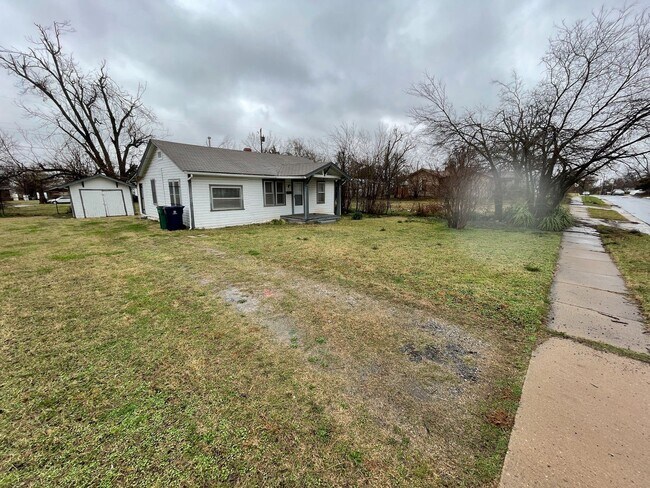 Building Photo - 2 br, 1 bath House - 1419 NE 25th