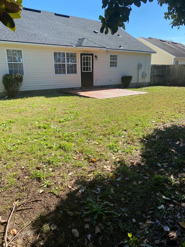 Building Photo - Spacious 3BR/2BA Home with Open Floor Plan, Granite Countertops & Fenced Backyard
