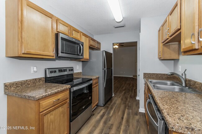 Building Photo - 6401 Sarahs View Ct