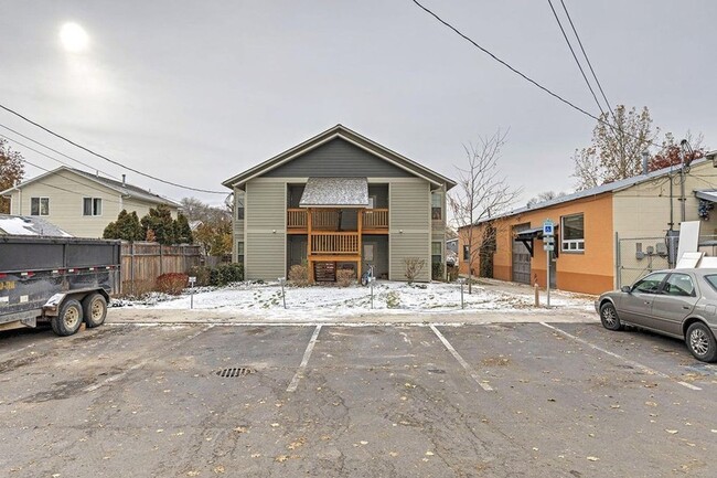 Building Photo - 2010 Strand Ave