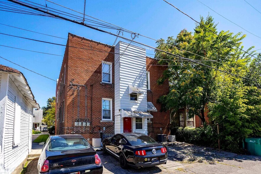 Building Photo - 1063 Beaconsfield Ave