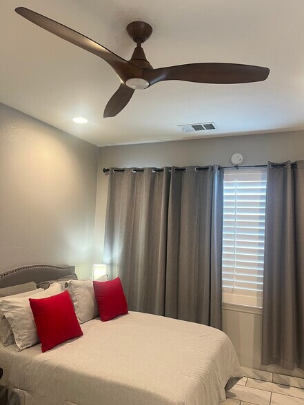 Building Photo - 8418 Lourenco Ln