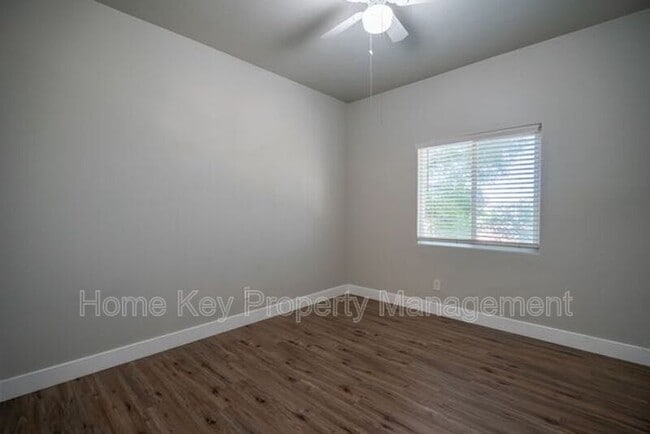 Building Photo - 184 S Valley View Dr