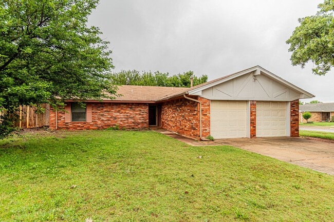 Building Photo - 3 Bed 2 Bath in OKC!