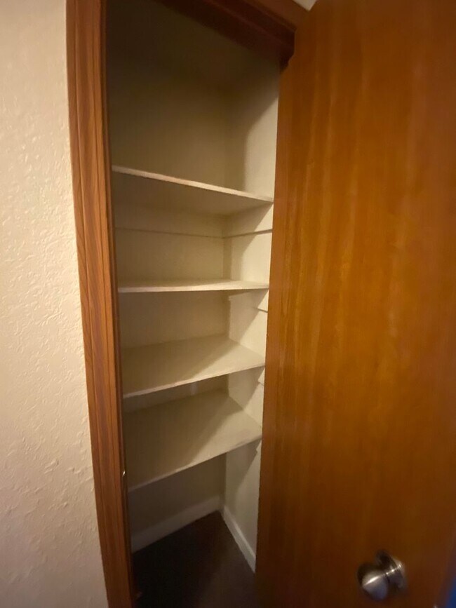 Building Photo - Move-in Special-One month free rent.  Grea...
