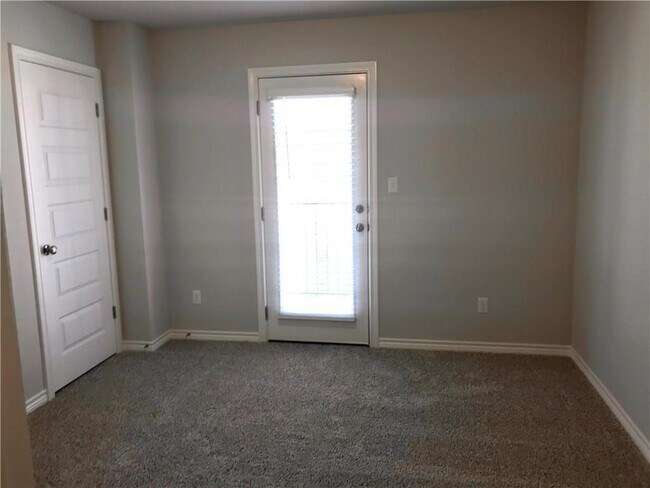 Building Photo - 1721 Artesian Spgs Xing