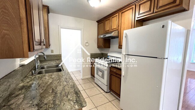 Building Photo - Nice 4bd/3ba House with 2 Car Garage