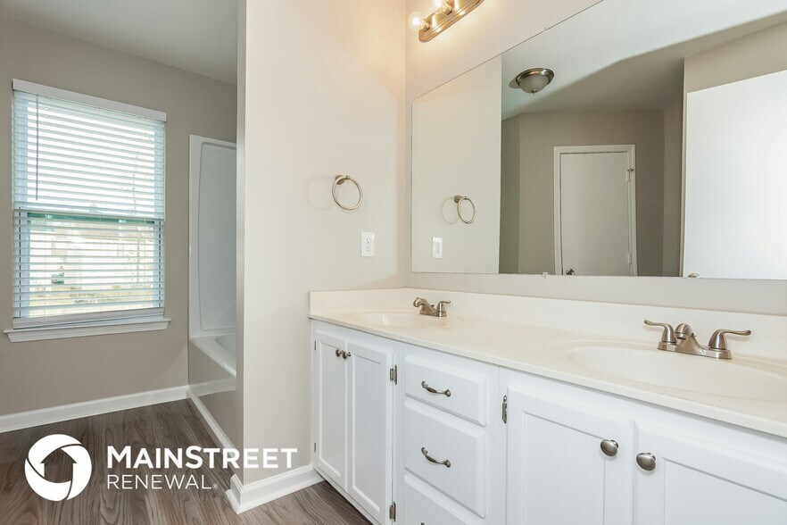 Building Photo - 1539 Jeffrey Bryan Dr