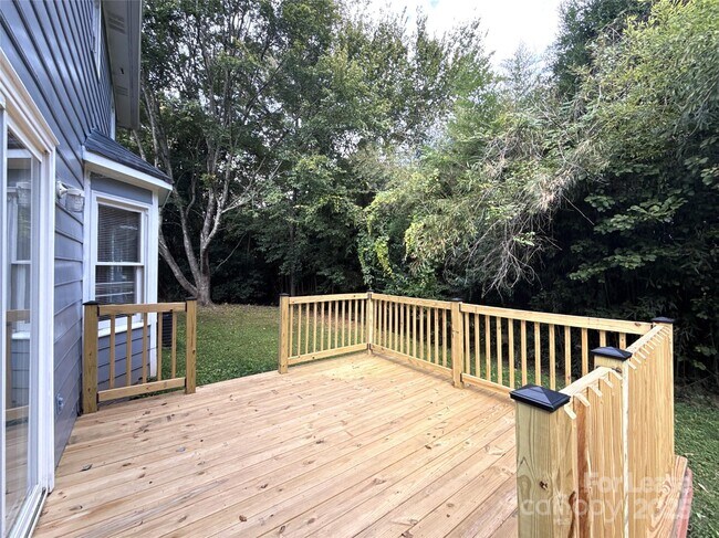 Building Photo - 9125 Winter Moss Ct