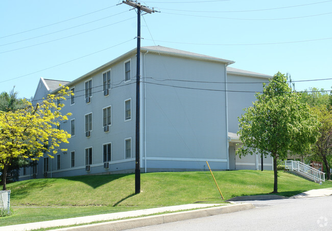 Building Photo - Willow Court