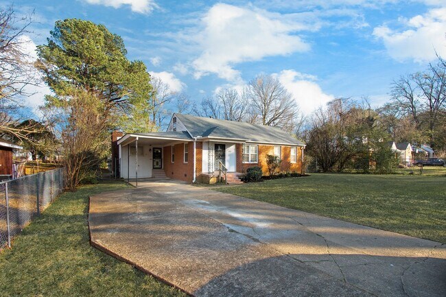 Building Photo - VOUCHERS ACCEPTED!! Renovated 3BR/1BA home...