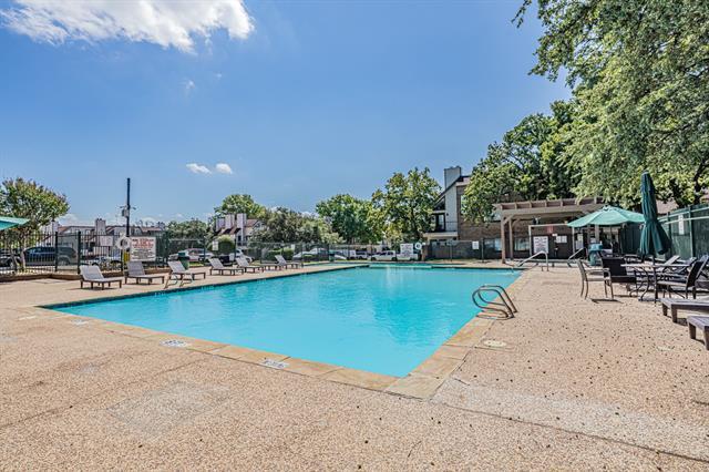 Building Photo - 2312 Balsam Dr