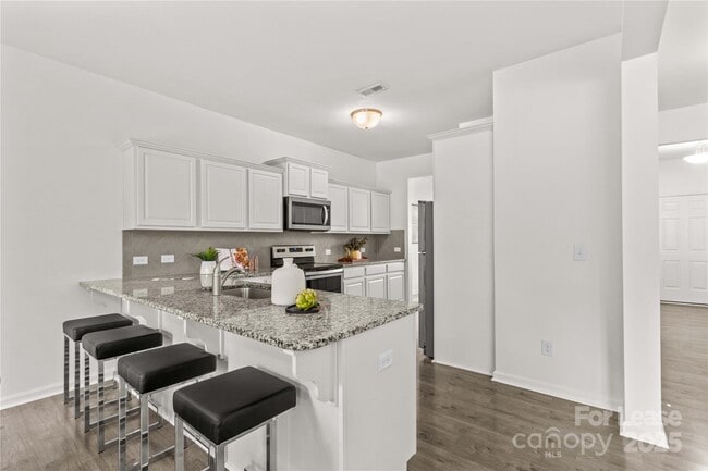 Building Photo - 129 Canada Dr