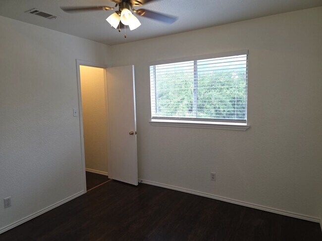 Building Photo - 1600 Hollow Tree Blvd