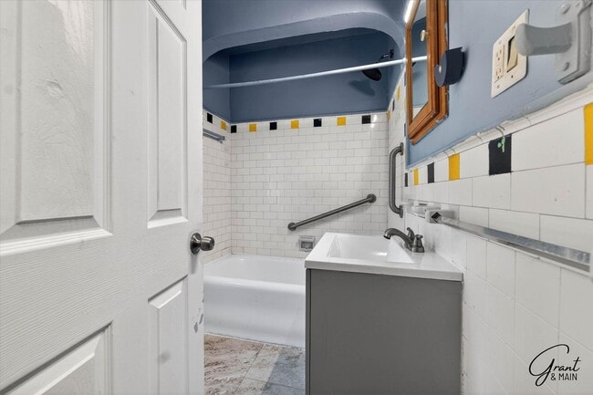 Building Photo - $1550 4 bedroom