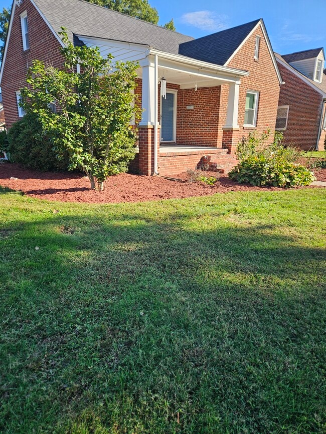 Building Photo - 3909 Patrick Ave