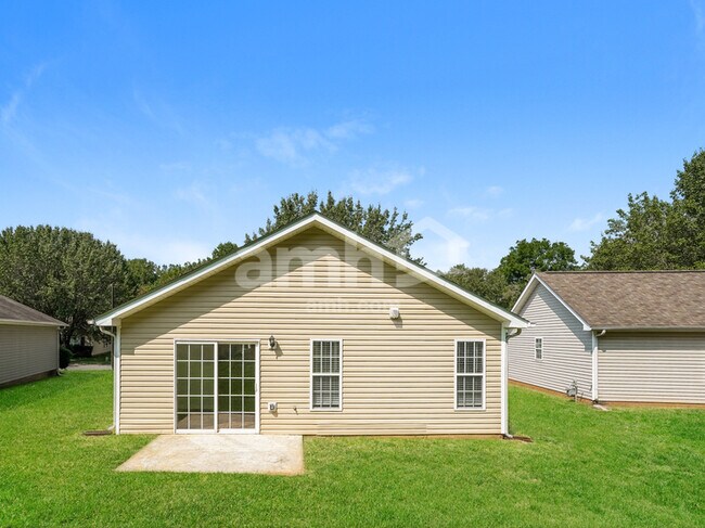 Building Photo - 5835 Regent Village Dr