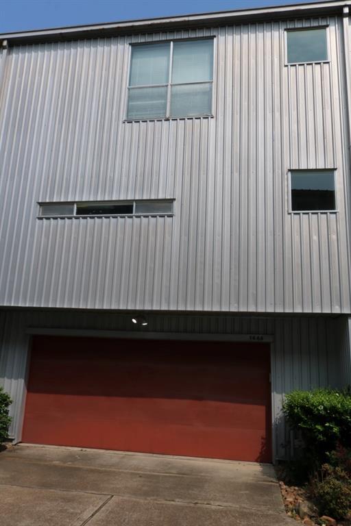Primary Photo - 1466 Dennis St