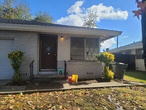 Building Photo - 4694001/85