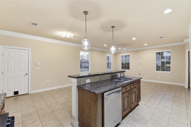 Building Photo - 415 San Julio St