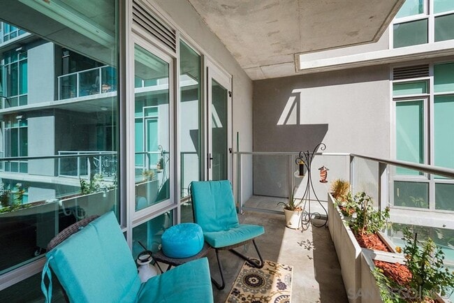 Building Photo - Modern East Village 1 Bedroom at Smart Corner!