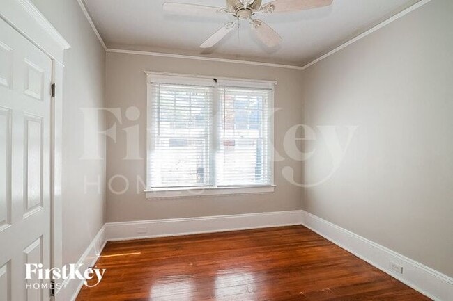 Building Photo - 2111 Myra St