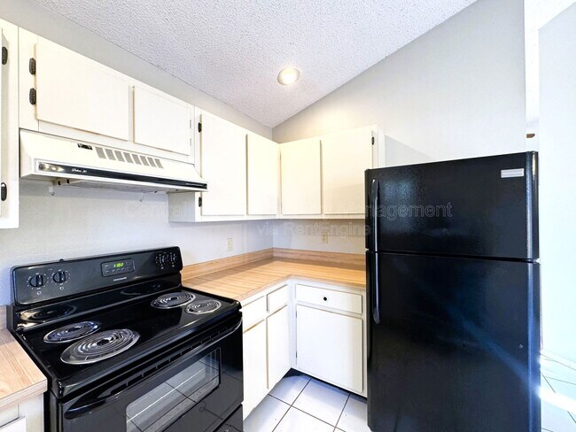 Building Photo - 153 Becky Thatcher Ct