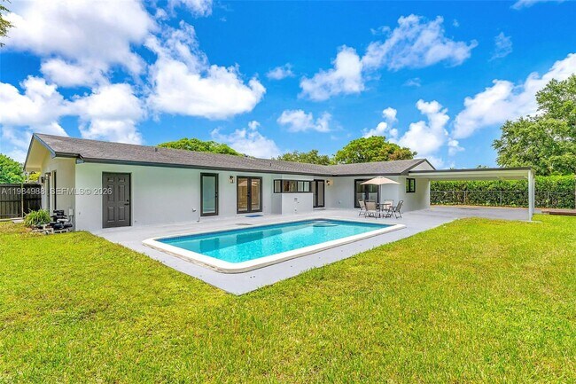 Building Photo - 11640 SW 99th Ct