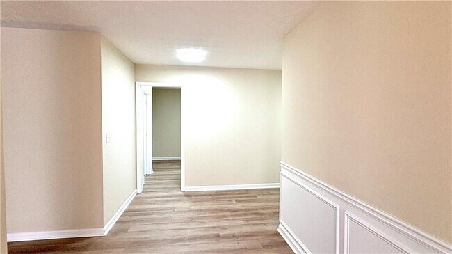 Building Photo - 2336 Pettit Dr