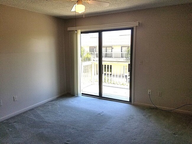 Building Photo - Beautiful Townhome 2 Bedroom 2.5 Bathroom