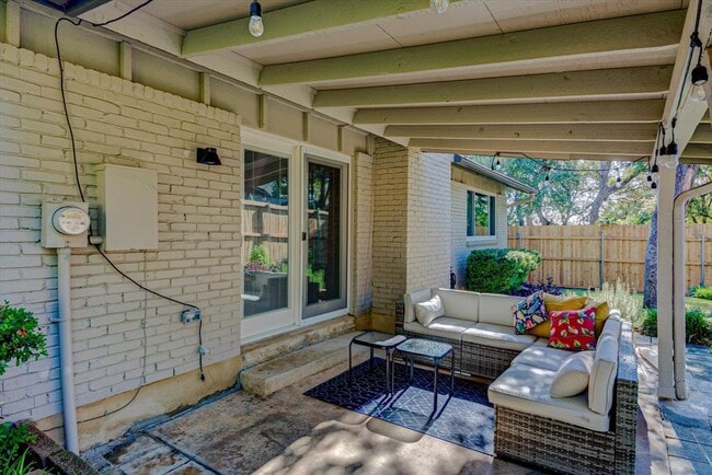 Building Photo - 2713 Bryonhall Dr