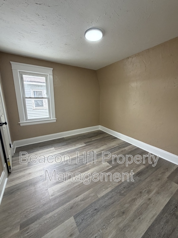 Building Photo - 3331 E 145th St