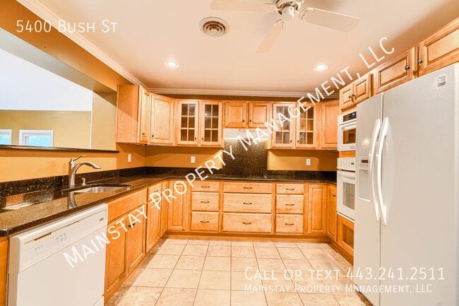 Building Photo - 5400 Bush St
