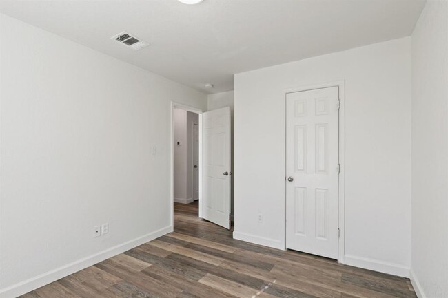 Building Photo - 1609 Paint Brush Dr