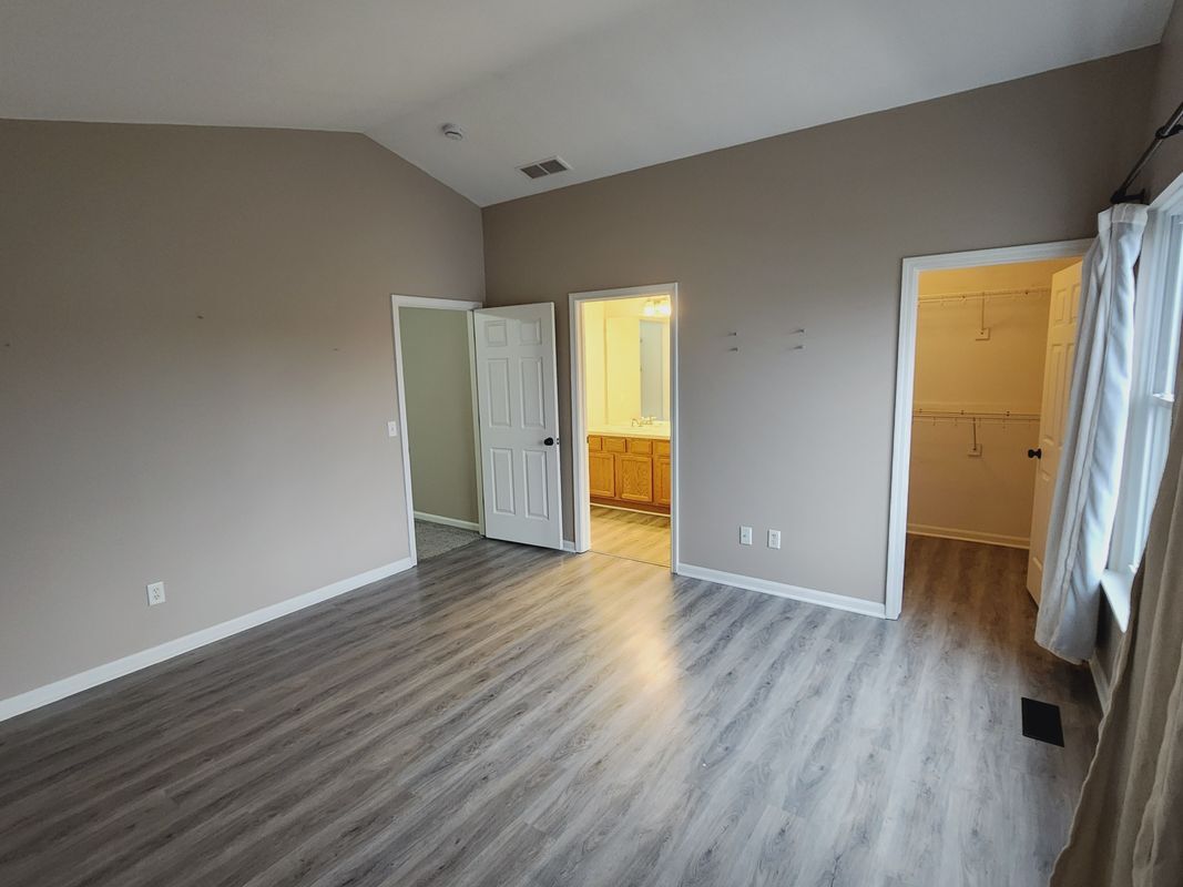 Building Photo - 5184 Meadow Crest Cir