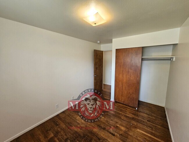 Building Photo - Spacious 5 Bd 3 Ba Home Cottonwood Heights