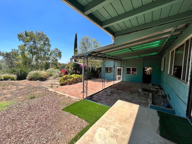 Building Photo - 3 Bedroom/2 bathroom home now available in...