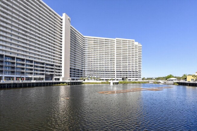 Building Photo - 9800 S Thomas Dr