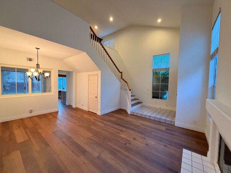 Building Photo - 27 Surfbird Ln