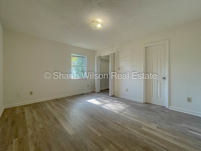 Building Photo - 2 BR 1.5 BA townhouse up for lease! Not fa...